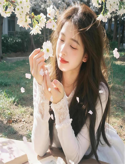 从技术角度看《我们的女孩 第四季》：微距摄影的艺术表达的技术支持 促进电影产业的升级发展